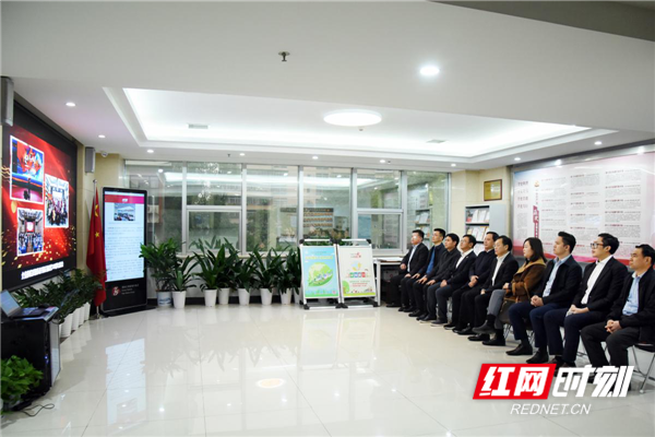 老挝驻长沙总领事馆总领事本印塔巴迪辞行拜会省侨联