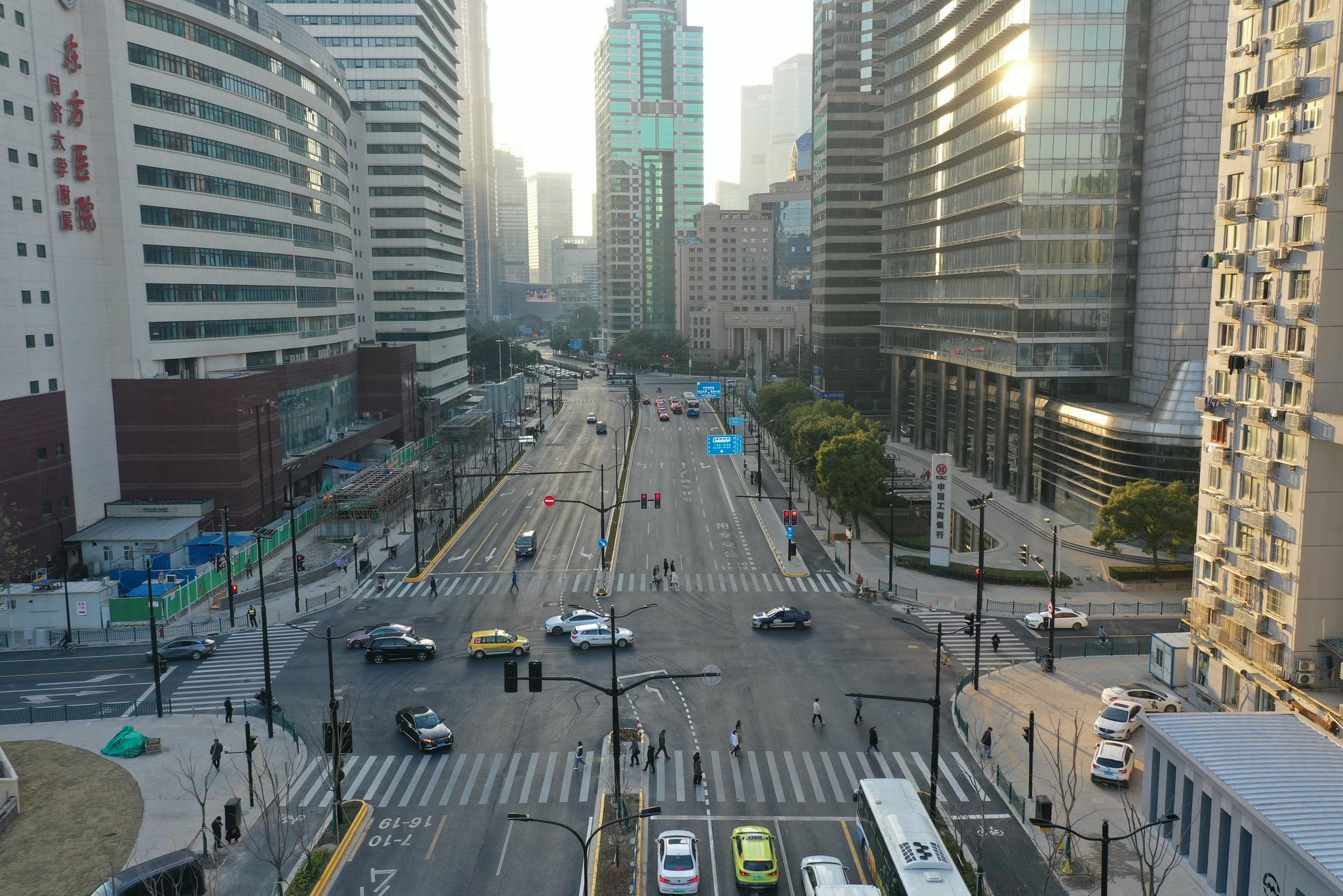 浦东大道(浦东南路至陶安路)建成通车,比计划提前近半个月_手机新浪网