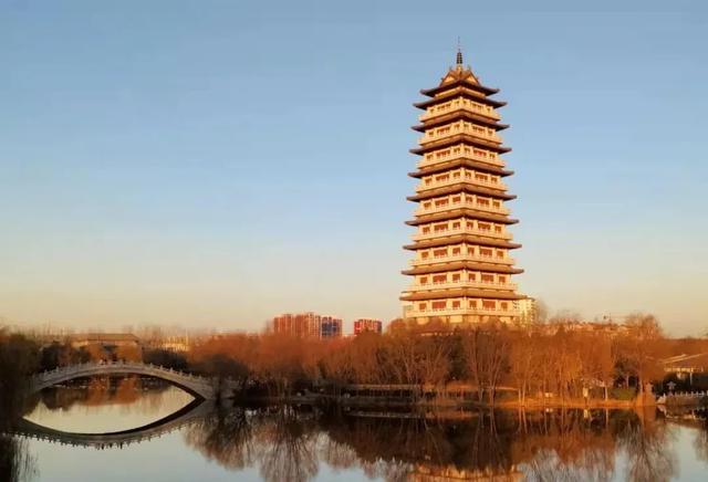段利勇一行先后到招贤建材,昊瑞机械,思德来钢制家具项目,六朝园,七子