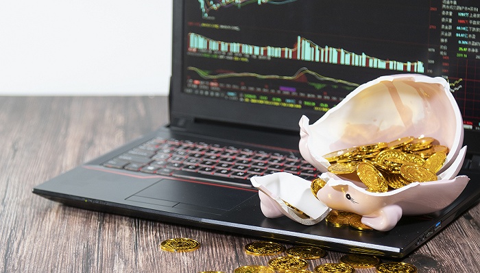 实施责令改正措施的决定》和《关于对温丽燕实施监管谈话措施的决定》