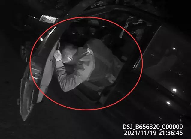 醉驾撞人逃逸！被交警抓到时还在车内酣睡休闲区蓝鸢梦想 - Www.slyday.coM