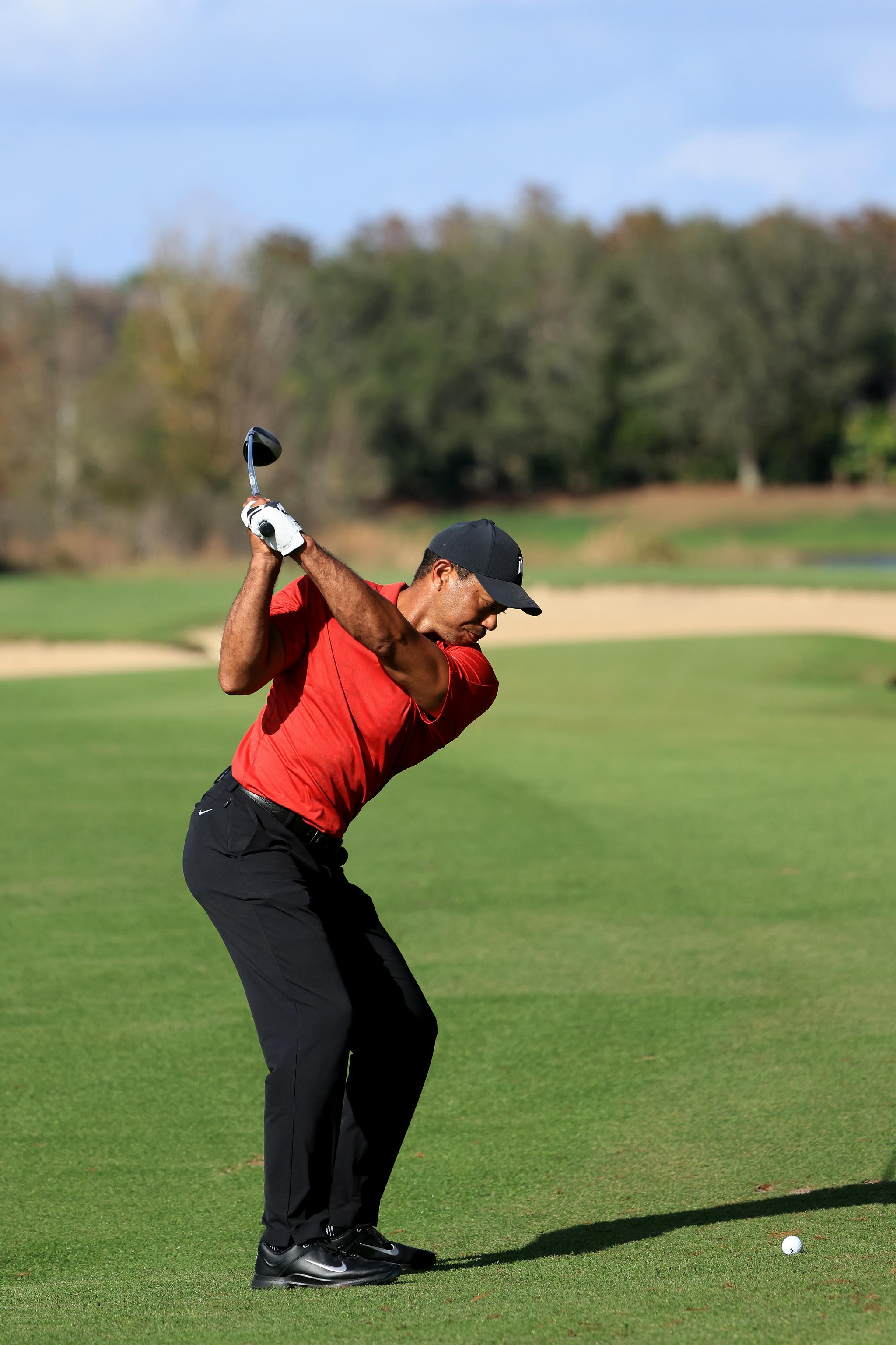 能和儿子站在同一片高尔夫赛场老虎伍兹瘸着腿也欣慰