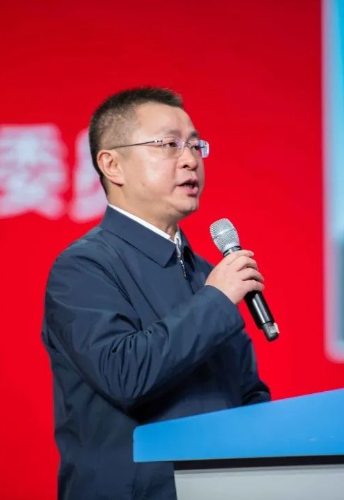 重庆两江新区党工委委员,管委会副主任皮涛讲话(央广网发 学校供图)