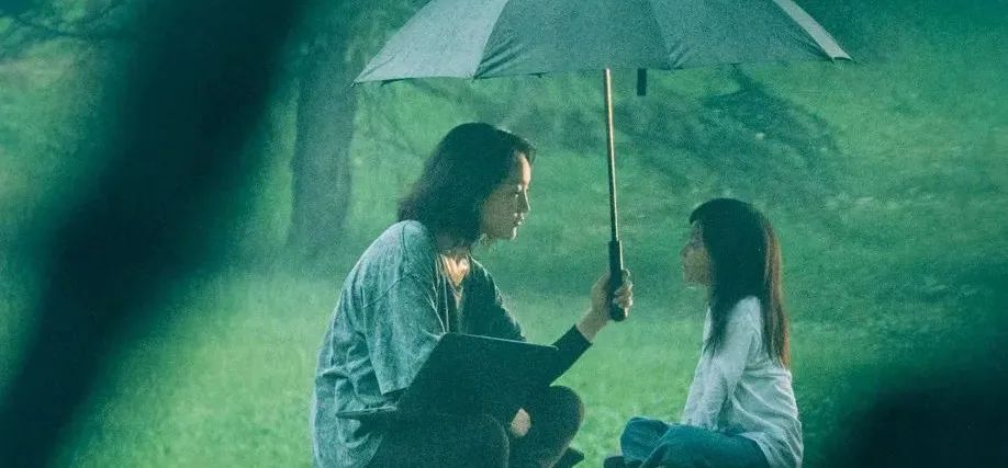 “妈妈，我后桌总用笔扎我”：孩子向你发求救信号，先别急着找老师，而是要……休闲区蓝鸢梦想 - Www.slyday.coM