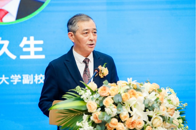 (南京师范大学副校长李久生致辞现场图,企业提供,央广网发)