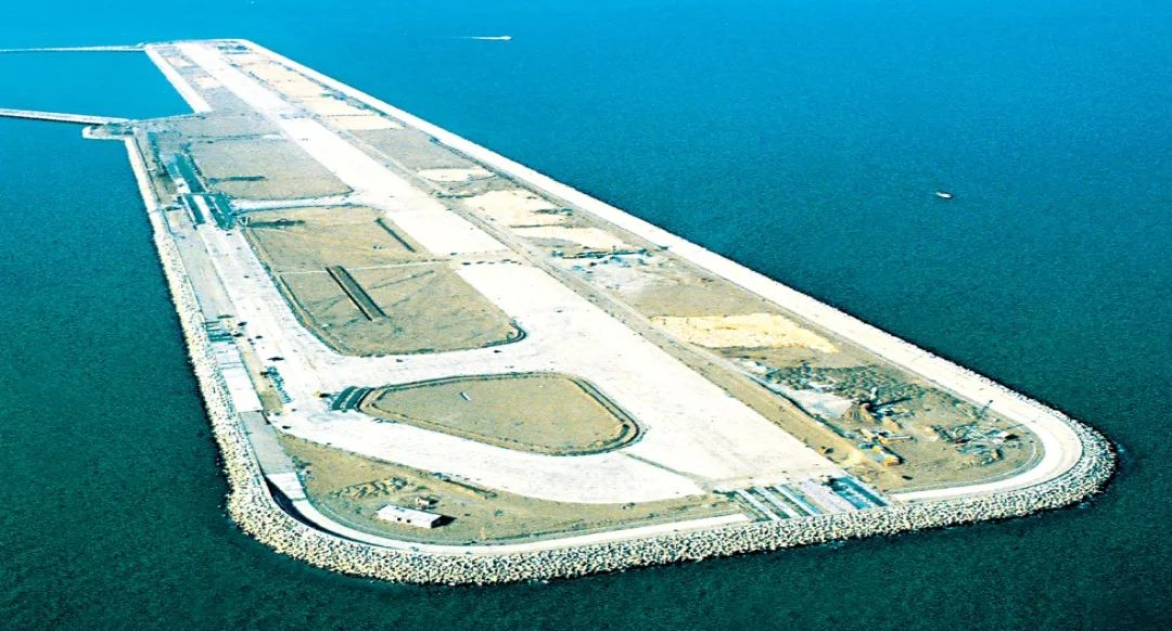 澳门国际机场是珠江三角洲可供最现代化的b747—400型飞机起降是按