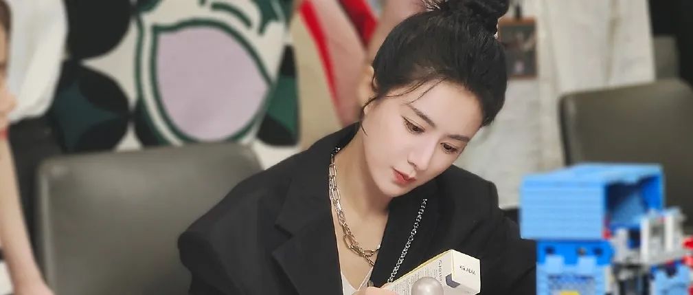 刚刚，薇娅道歉！原定今晚直播预告已消失……休闲区蓝鸢梦想 - Www.slyday.coM