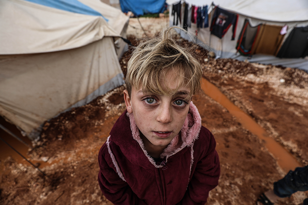 早安世界塔利班恢复发放护照阿富汗人排长队办理