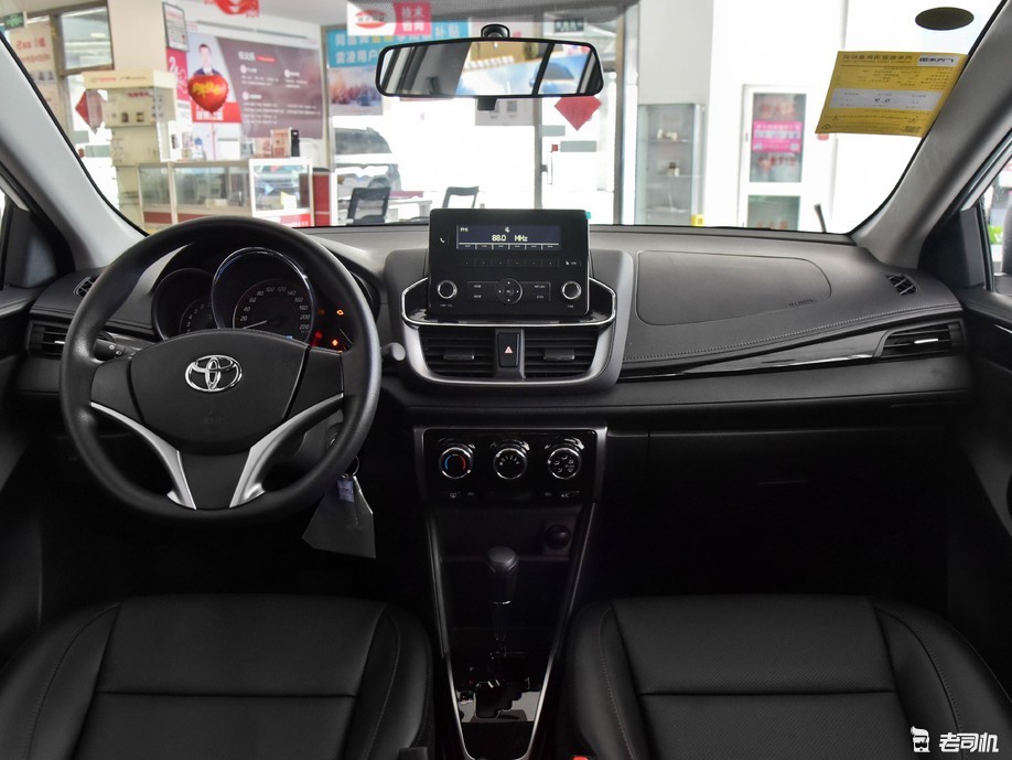 适合小姐姐开的经济代步车小哥带你一起看丰田yarisl致炫