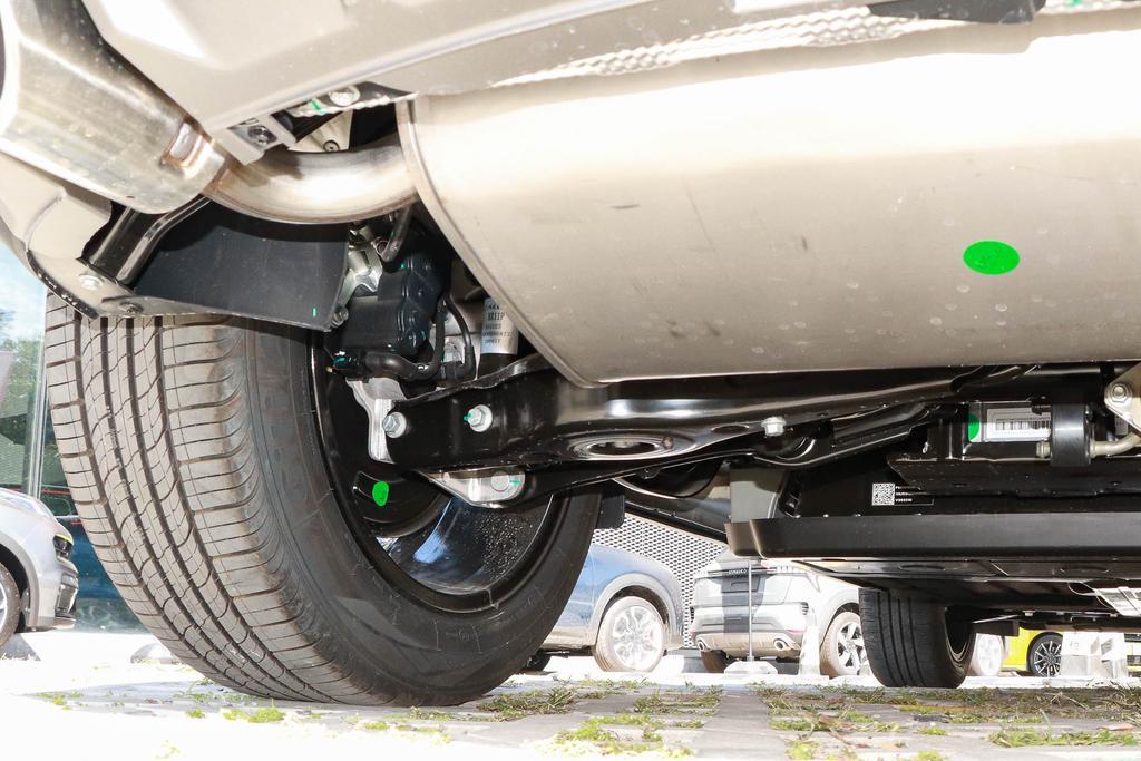 领克06phev顶配1638万75秒破百运动座椅双液晶屏