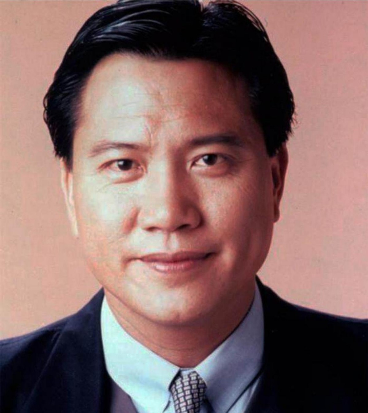 64岁万梓良曝近况,身体劳累在接受理疗,疾病缠身仍努力拍戏