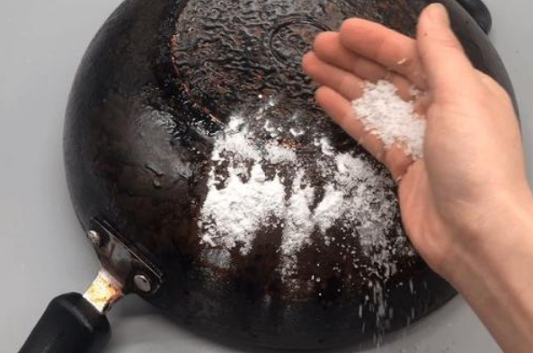 清洗锅底的小妙招