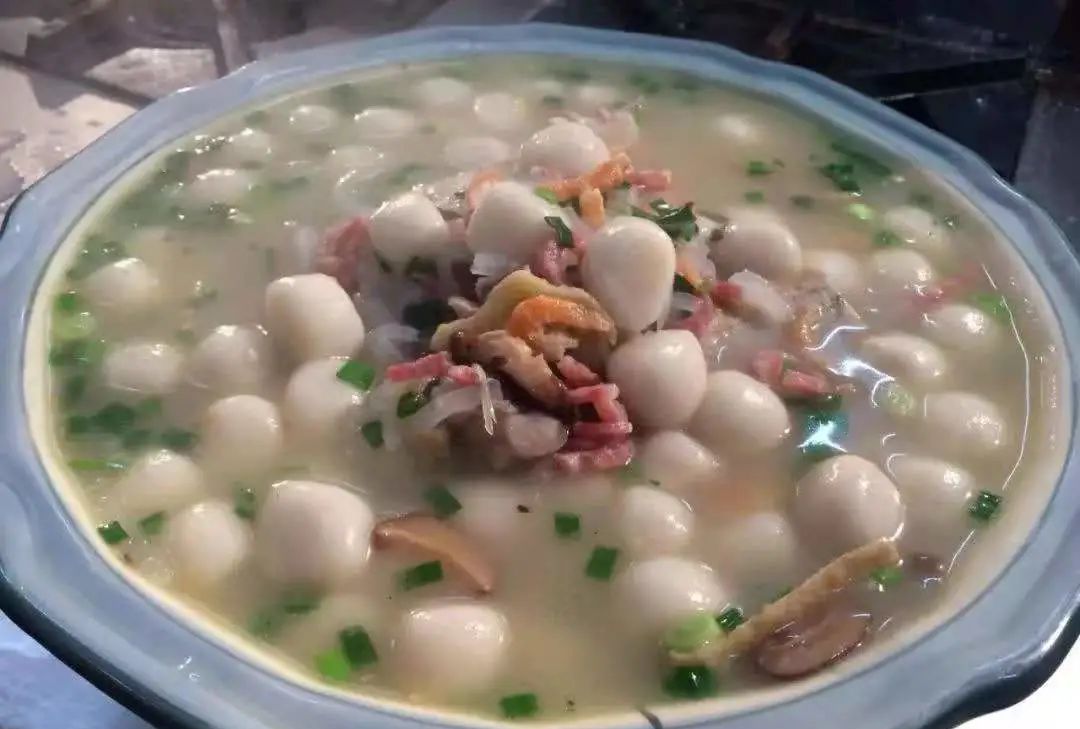 "咸汤圆".阳江人把它称为"园子",寓意"一家团圆,美满幸福".