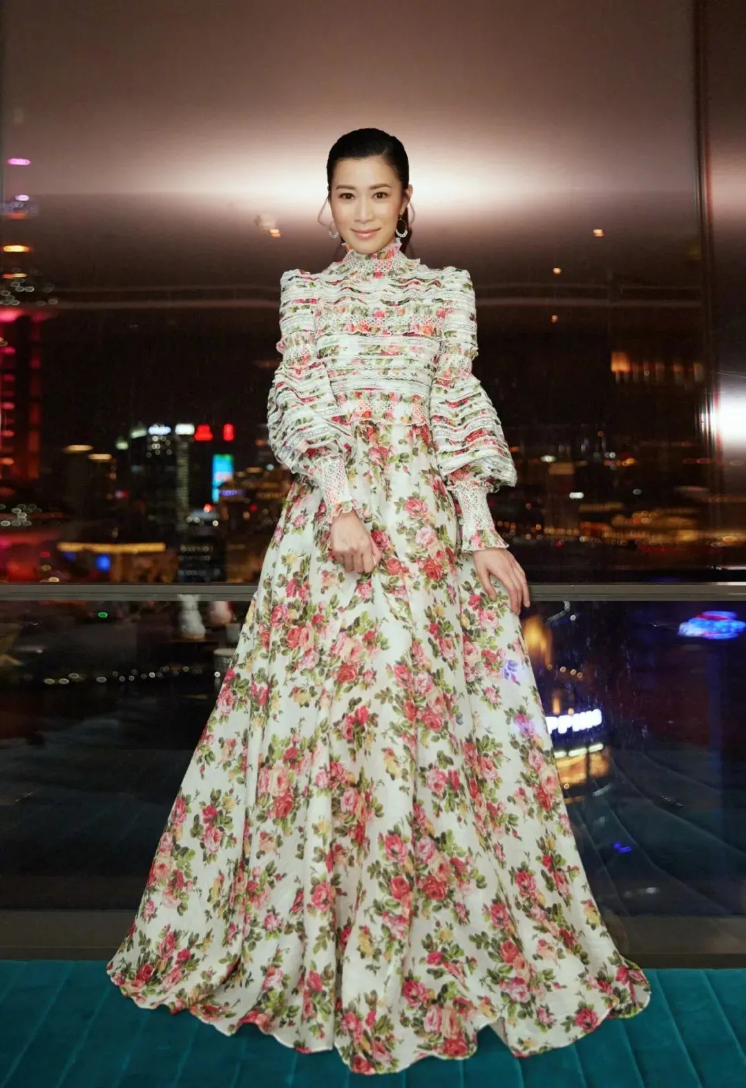 为什么香港明星的穿搭越来越土了?休闲区蓝鸢梦想 - Www.slyday.coM 为什么香港明星的穿搭越来越土了?休闲区蓝鸢梦想 - Www.slyday.coM