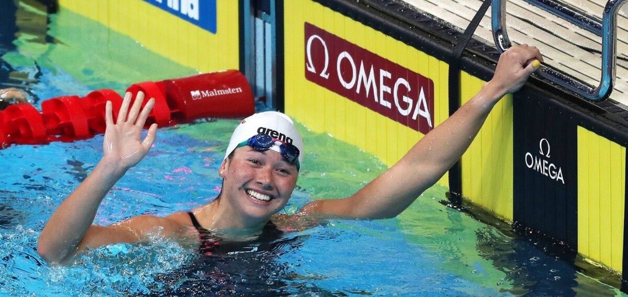 中国游泳女将垄断自由泳冠军何诗蓓李冰洁绽放世锦赛