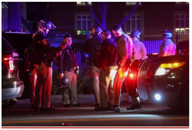 年仅28岁美国黑人歌手在音乐节遇刺身亡粉丝惊慌失措