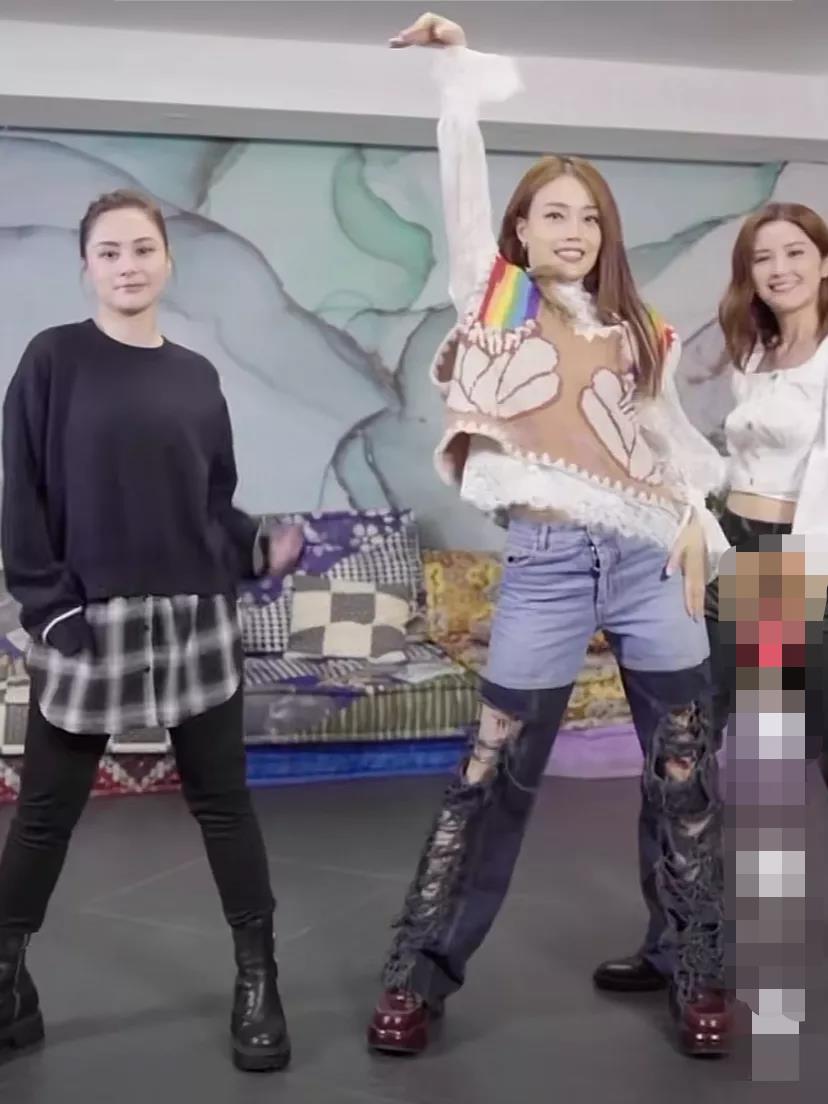 为什么香港明星的穿搭越来越土了?休闲区蓝鸢梦想 - Www.slyday.coM 为什么香港明星的穿搭越来越土了?休闲区蓝鸢梦想 - Www.slyday.coM