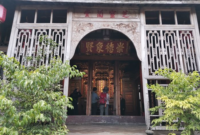 后人仍然坚持祖业,但再也没在里面居住,所以导致现在的李家大院被政府