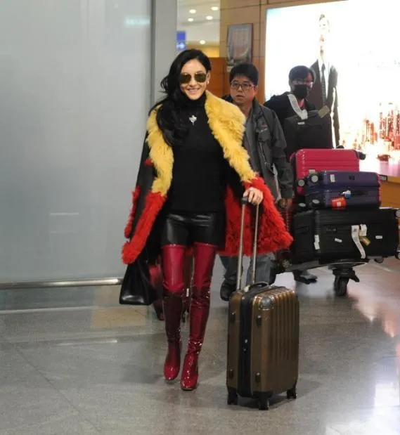 为什么香港明星的穿搭越来越土了?休闲区蓝鸢梦想 - Www.slyday.coM 为什么香港明星的穿搭越来越土了?休闲区蓝鸢梦想 - Www.slyday.coM