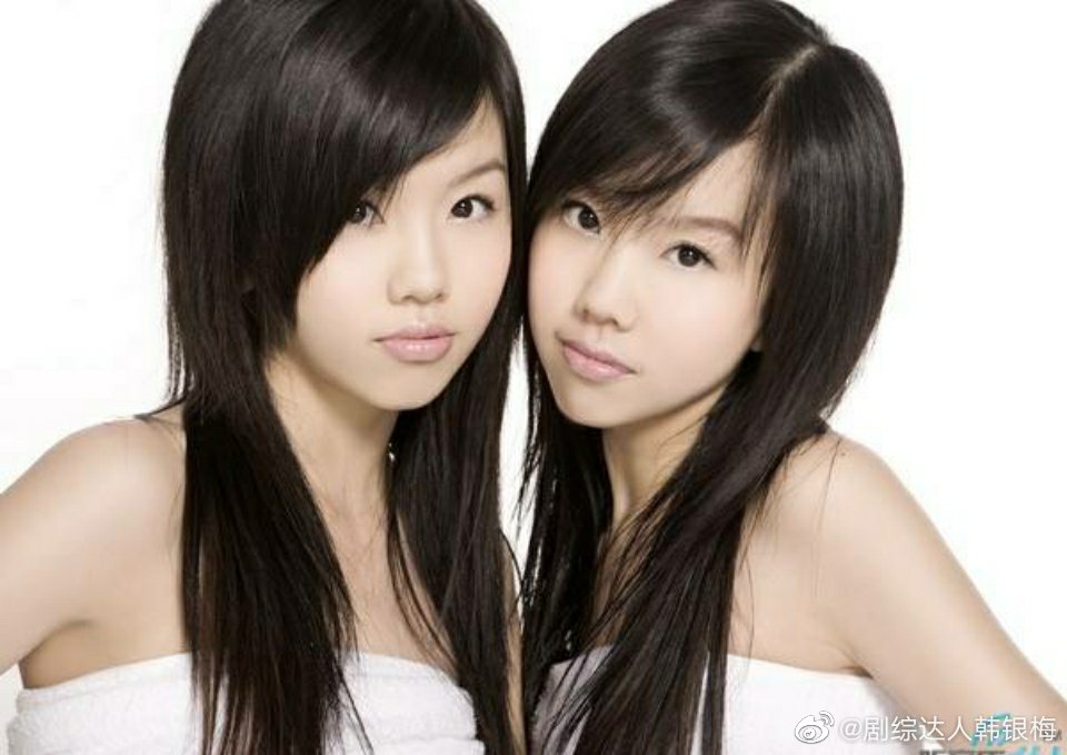 by2颜值进化史 有刘海的是妹妹,最后三张两人完全不像了|by2_新浪新闻