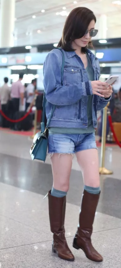 为什么香港明星的穿搭越来越土了?休闲区蓝鸢梦想 - Www.slyday.coM 为什么香港明星的穿搭越来越土了?休闲区蓝鸢梦想 - Www.slyday.coM