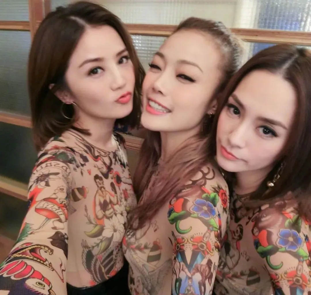 为什么香港明星的穿搭越来越土了?休闲区蓝鸢梦想 - Www.slyday.coM 为什么香港明星的穿搭越来越土了?休闲区蓝鸢梦想 - Www.slyday.coM