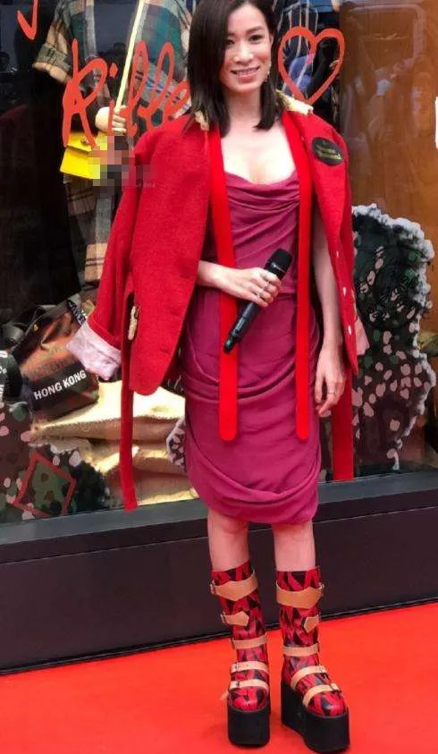 为什么香港明星的穿搭越来越土了?休闲区蓝鸢梦想 - Www.slyday.coM 为什么香港明星的穿搭越来越土了?休闲区蓝鸢梦想 - Www.slyday.coM