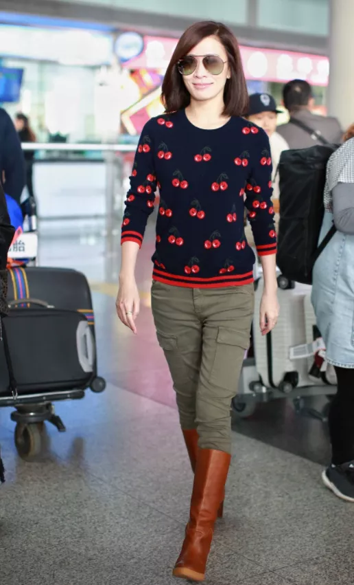 为什么香港明星的穿搭越来越土了?休闲区蓝鸢梦想 - Www.slyday.coM 为什么香港明星的穿搭越来越土了?休闲区蓝鸢梦想 - Www.slyday.coM