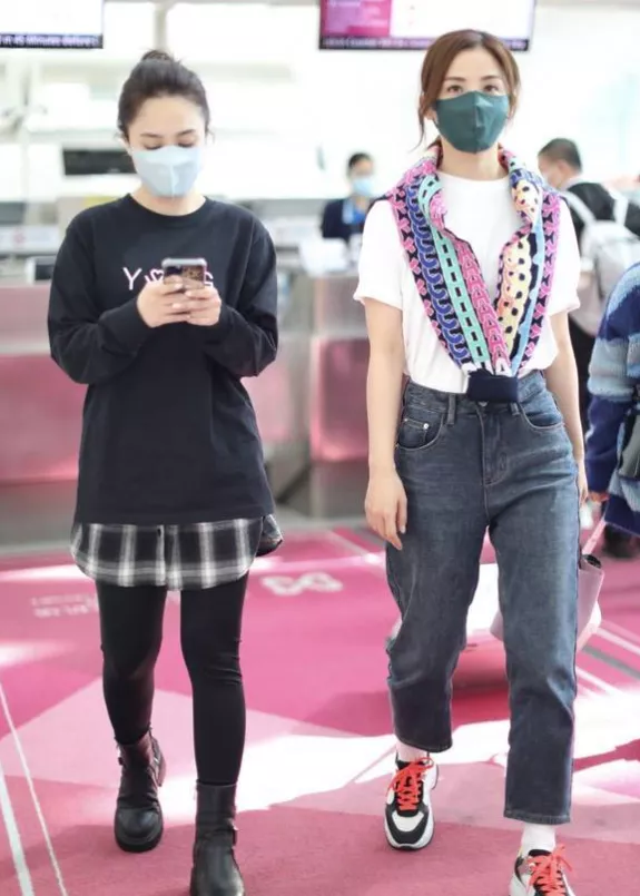 为什么香港明星的穿搭越来越土了?休闲区蓝鸢梦想 - Www.slyday.coM 为什么香港明星的穿搭越来越土了?休闲区蓝鸢梦想 - Www.slyday.coM