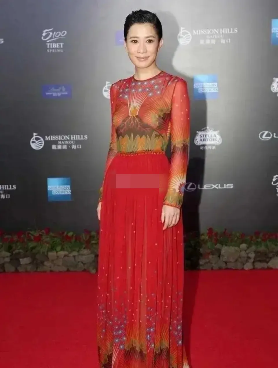 为什么香港明星的穿搭越来越土了?休闲区蓝鸢梦想 - Www.slyday.coM 为什么香港明星的穿搭越来越土了?休闲区蓝鸢梦想 - Www.slyday.coM