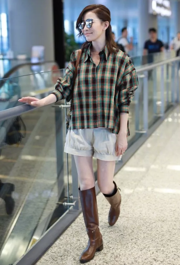 为什么香港明星的穿搭越来越土了?休闲区蓝鸢梦想 - Www.slyday.coM 为什么香港明星的穿搭越来越土了?休闲区蓝鸢梦想 - Www.slyday.coM