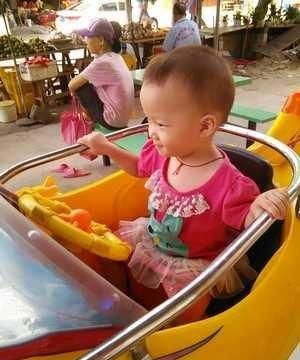 出生4个月被遗弃，26年后亲父找上门让女儿捐骨髓救弟弟被拒绝休闲区蓝鸢梦想 - Www.slyday.coM