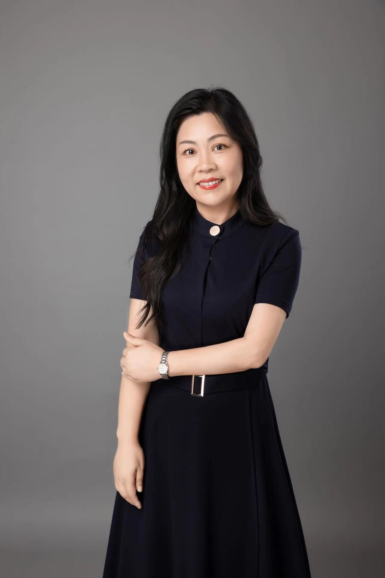 名师上海市行知中学历史教师徐雅芳在18岁的世界里享受生动的重复