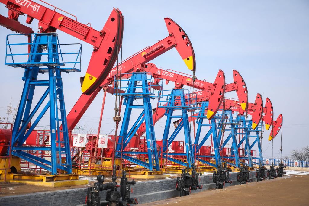 这是12月11日在位于甘肃省庆阳市华池县拍摄的长庆油田第十二采油厂