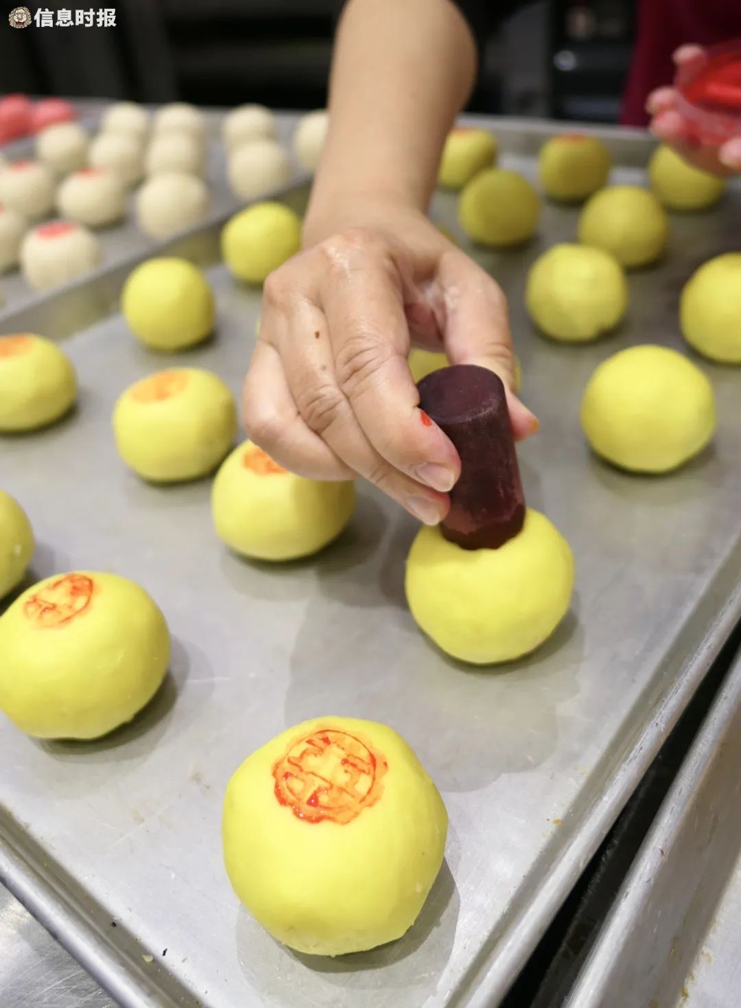 广州人嫁女最常见的这种饼点解分黄白红橙四色