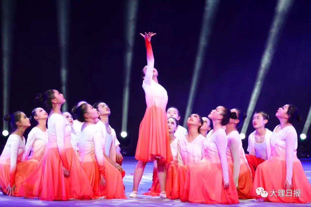 民族管弦乐团敦煌飞天舞嘻哈说唱下关一中初中部元旦文艺汇演赞爆了