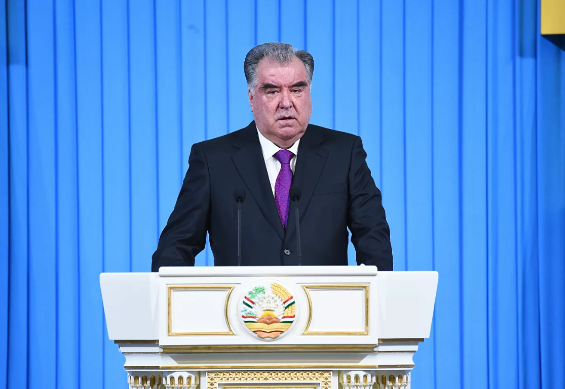 塔吉克斯坦总统拉赫蒙重视发展同中国俄罗斯关系