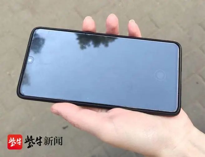 死磕到底！女大学生这波操作，警察点赞休闲区蓝鸢梦想 - Www.slyday.coM