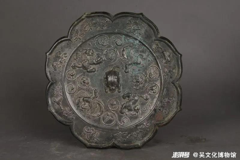 唐 双鸾瑞兽纹铜镜高0.9厘米,直径26.8厘米