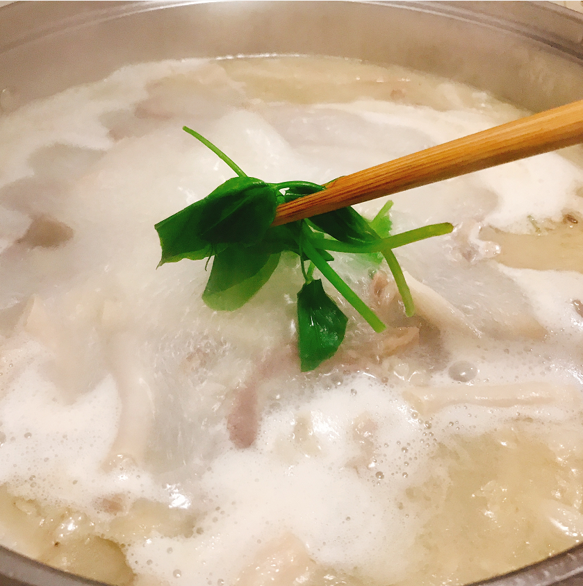 豁一碗迅白的羊肉汤↓↓自贡同事的蘸碟还有加辣版本蘸水弄1块豆腐乳