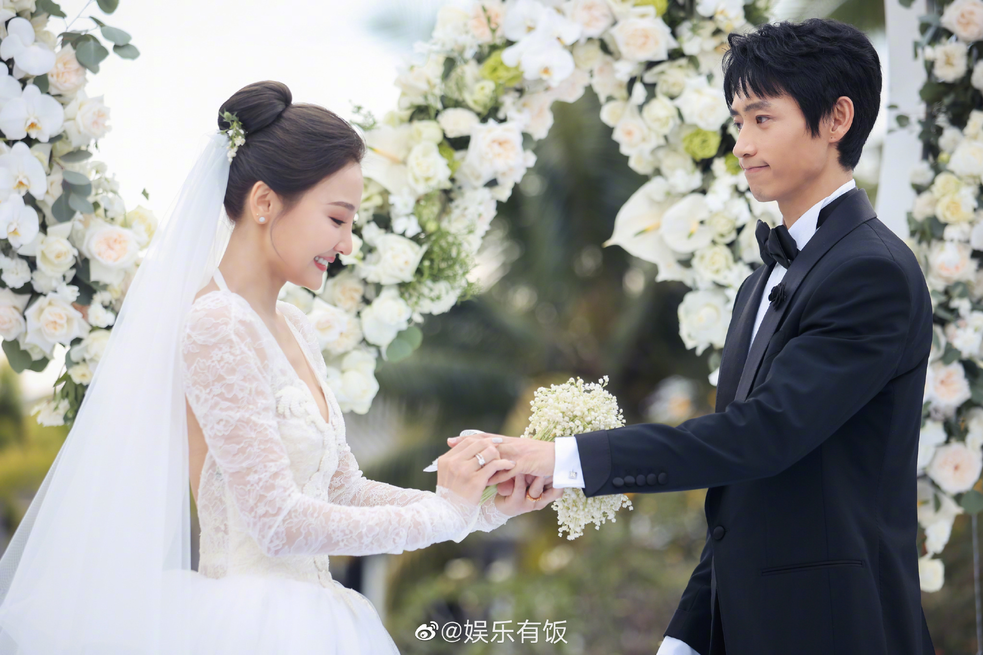 魏晨于玮婚礼现场海底求婚520领证七夕晒婚纱照