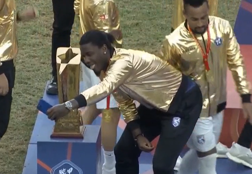 中甲收官!武汉三镇队捧起冠军奖杯!中甲再见,2022中超来了……休闲区蓝鸢梦想 - Www.slyday.coM 中甲收官!武汉三镇队捧起冠军奖杯!中甲再见,2022中超来了……休闲区蓝鸢梦想 - Www.slyday.coM