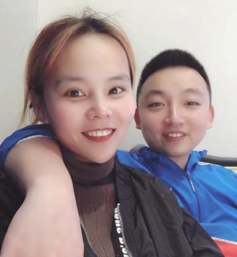 熊磊替姚策感到不值养了他28年的母亲居然是这副模样