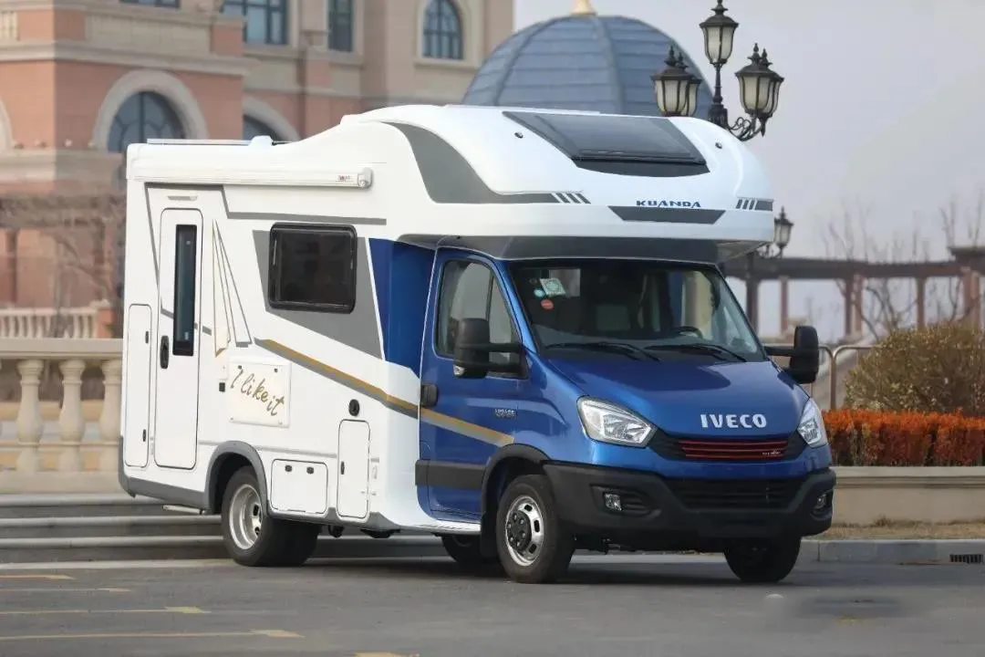 2021-12-22 10:00:24房车时代-rvtimes大投影秒变家庭影院 宽大v8plus