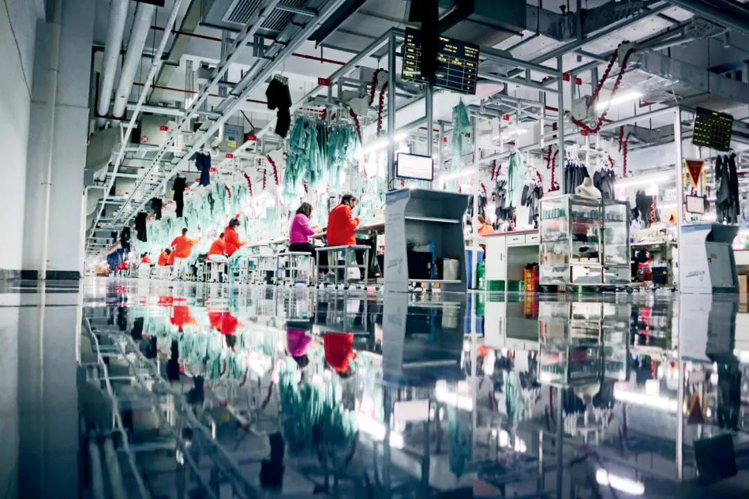 安踏服装数字化智能工厂.