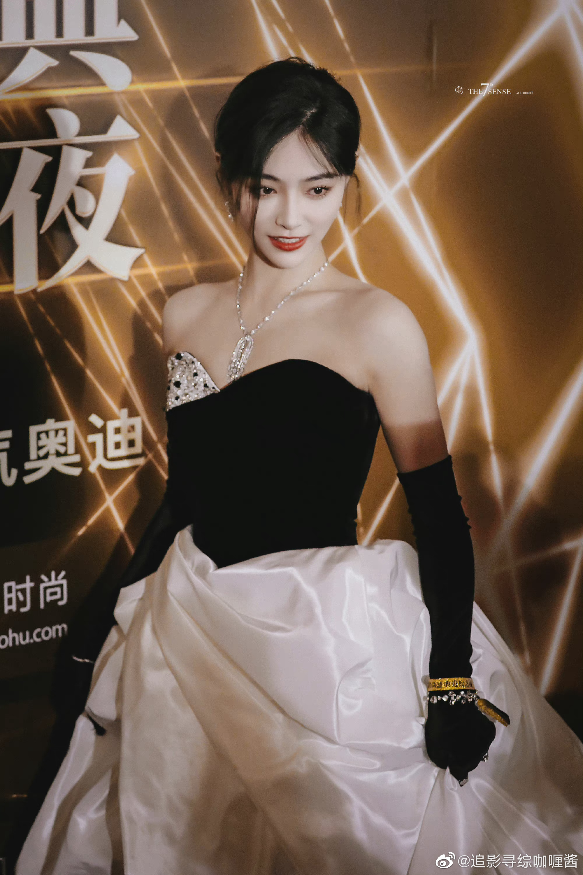 许佳琪搜狐时尚盛典红毯饭拍太绝了