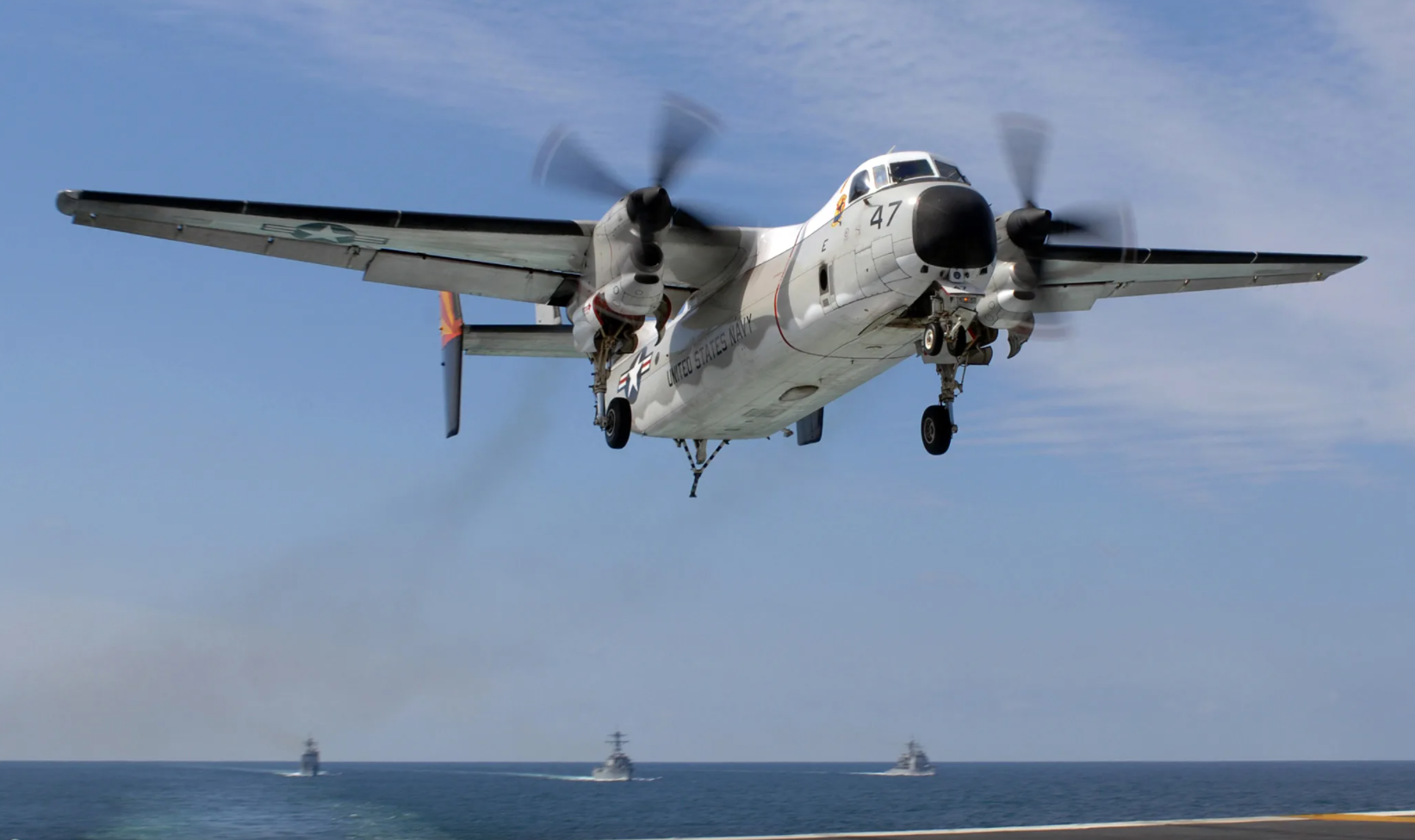 c2舰载运输机以e2预警机为基础衍生为航母担负运输重任