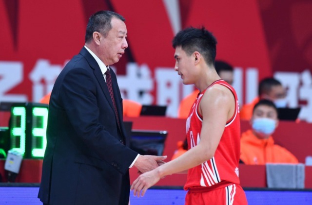 央视直播cba焦点战吴庆龙pk郭士强超级外援回归首秀