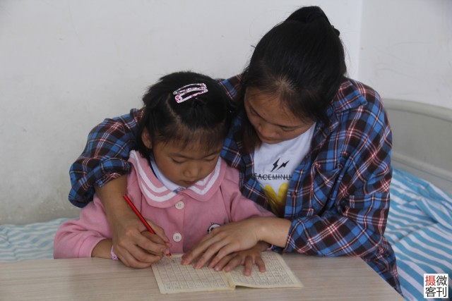 18岁少女生下孩子被确诊患重病,夫妻被赶出家门住铁皮房4年休闲区蓝鸢梦想 - Www.slyday.coM 18岁少女生下孩子被确诊患重病,夫妻被赶出家门住铁皮房4年休闲区蓝鸢梦想 - Www.slyday.coM