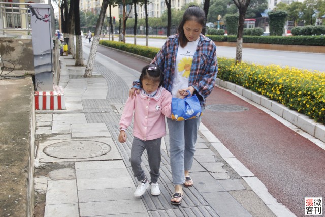 18岁少女生下孩子被确诊患重病,夫妻被赶出家门住铁皮房4年休闲区蓝鸢梦想 - Www.slyday.coM 18岁少女生下孩子被确诊患重病,夫妻被赶出家门住铁皮房4年休闲区蓝鸢梦想 - Www.slyday.coM